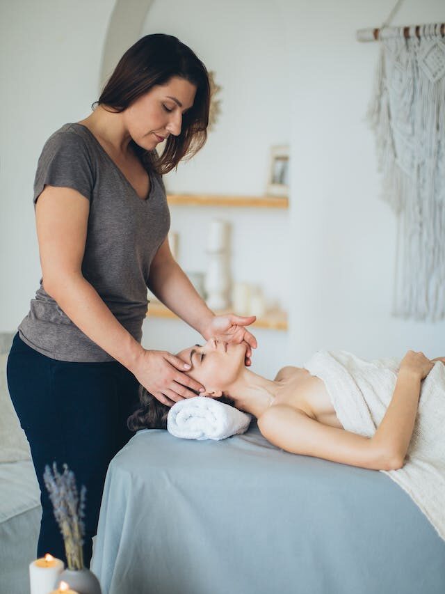 8 Reasons You Need A Professional Face Massage