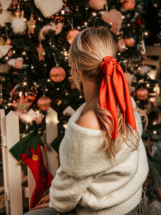 8 Stunning Christmas Party Hairstyles For Curly Hair